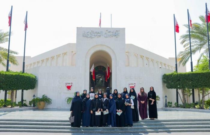 البحرين الان | "أمانة الشورى" تستقبل طالبات ثانوية "العهد الزاهر" وطلبة البرنامج الوطني للتدريب بمعهد التنمية السياسية | الخليج الان البحرينية