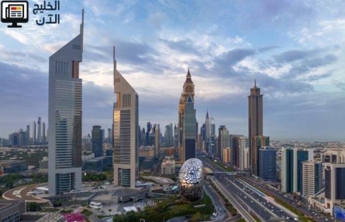 طقس الإمارات: صحو مع فرص أمطار خفيفة وغبار ليلي على بعض المناطق غداً