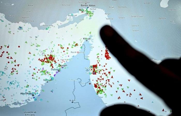 قطر الان | هيئة عمليات التجارة البحرية البريطانية: استهداف ناقلة أثناء خروجها من مضيق هرمز | الخليج الان