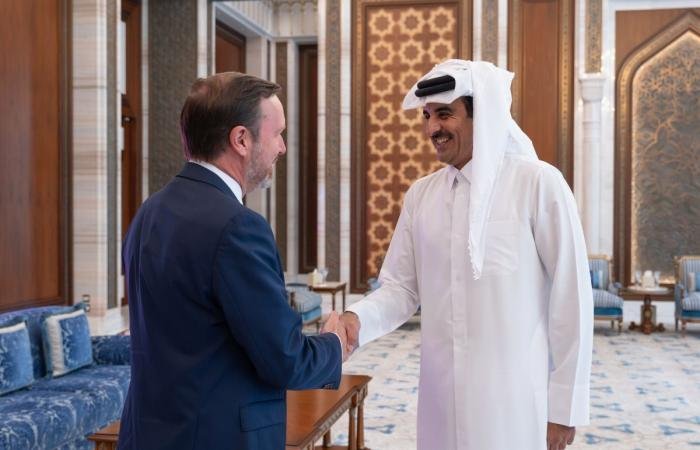 قطر الان | سمو الأمير يستقبل السيناتور كريس مورفي | الخليج الان