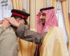 وزير الدفاع يقلد قائد الجيش الباكستاني وسام الملك عبدالعزيز