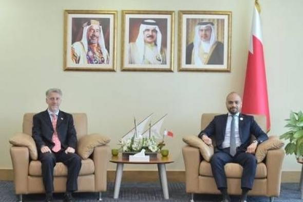 البحرين الان | وزير التنمية الاجتماعية يلتقي سفير المملكة المتحدة لدى مملكة البحرين | الخليج الان البحرينية