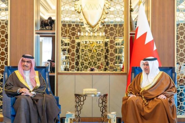 البحرين الان | ولي العهد رئيس الوزراء يستقبل وزير الداخلية ووكيل الوزارة لـ«الجنسية والجوازات» | الخليج الان البحرينية